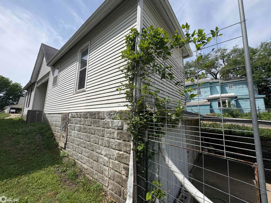 623 E Court Avenue, Chariton, Iowa