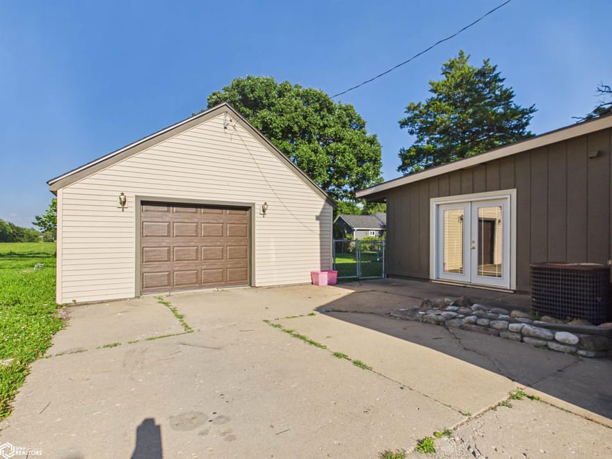 2406 N Court Street, Ottumwa, Iowa