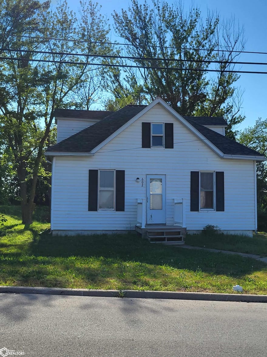 602 1st Street, Chariton, Iowa