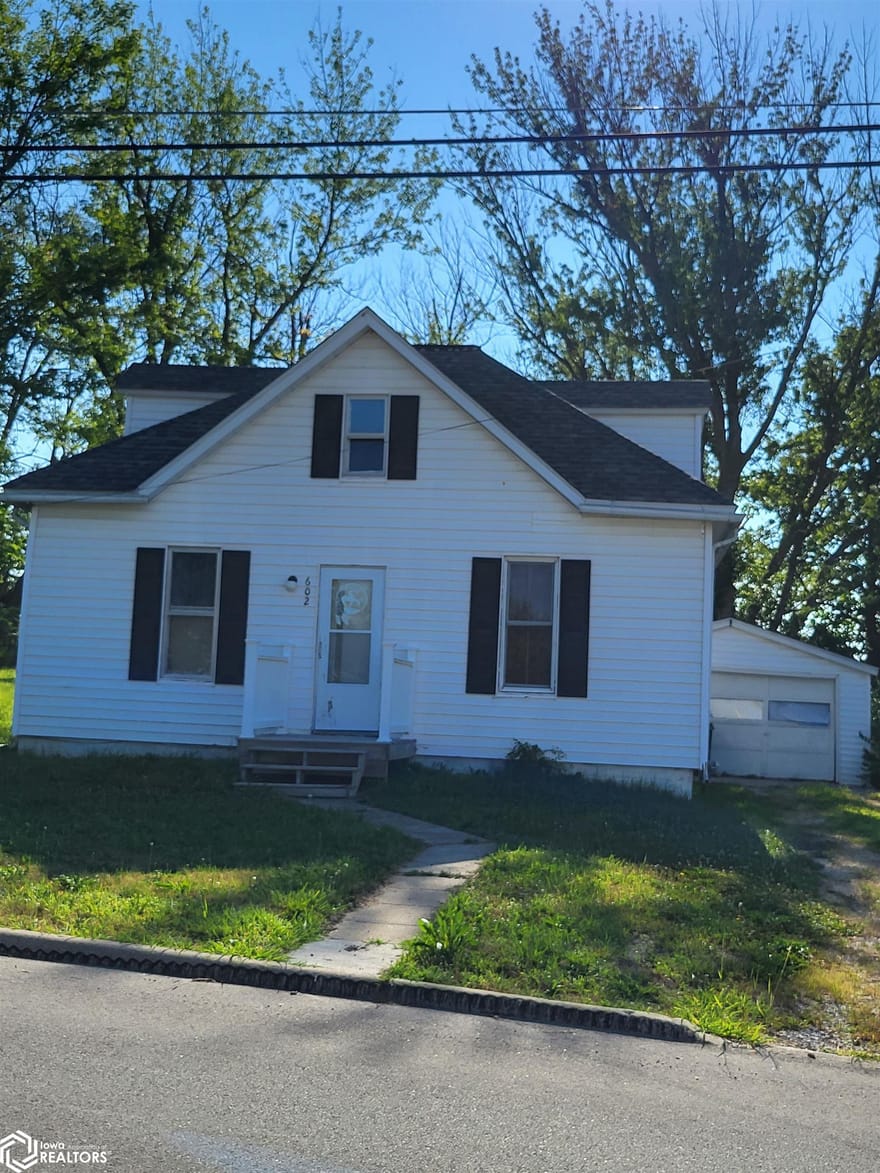 602 1st Street, Chariton, Iowa