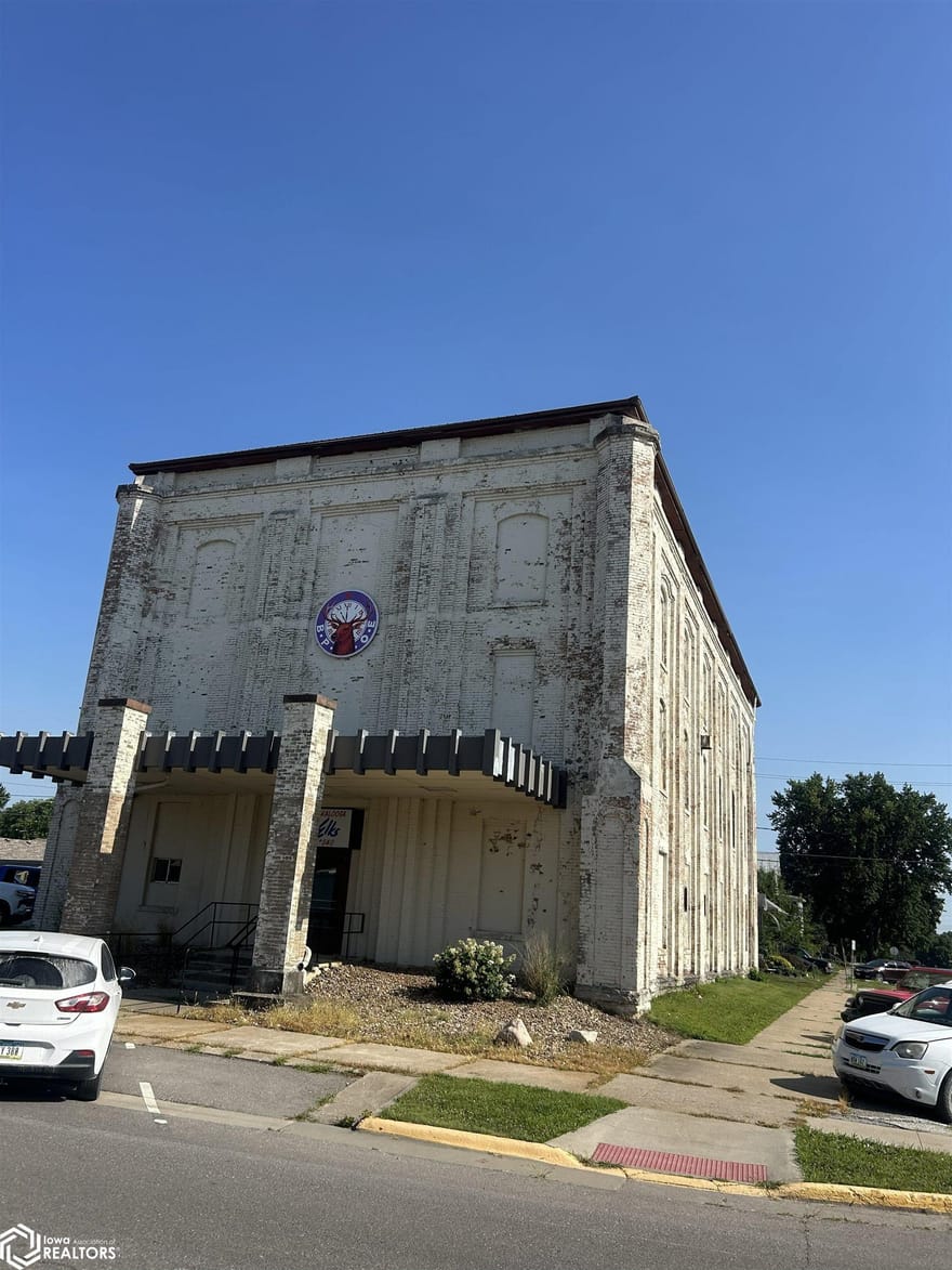 202 2nd Avenue, Oskaloosa, Iowa