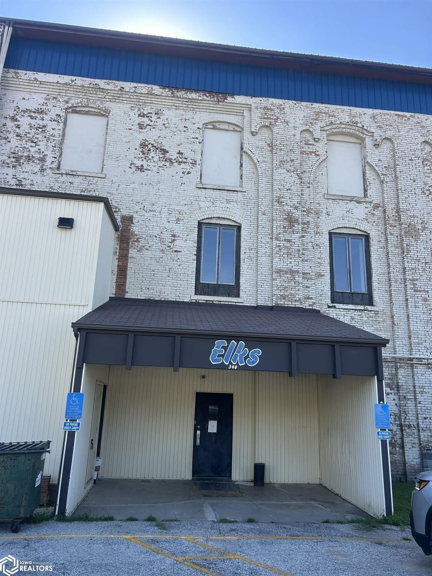 202 2nd Avenue, Oskaloosa, Iowa