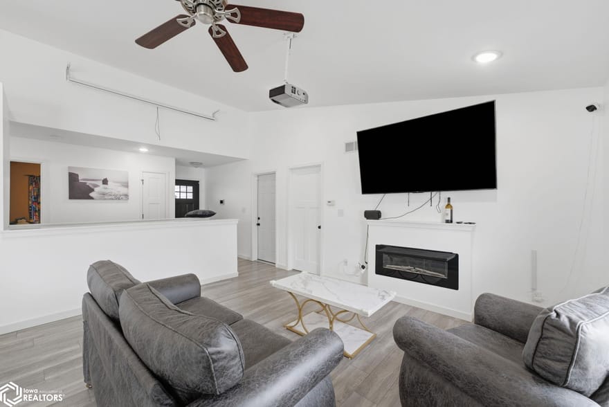 1005 S 12th Avenue, Washington, Iowa