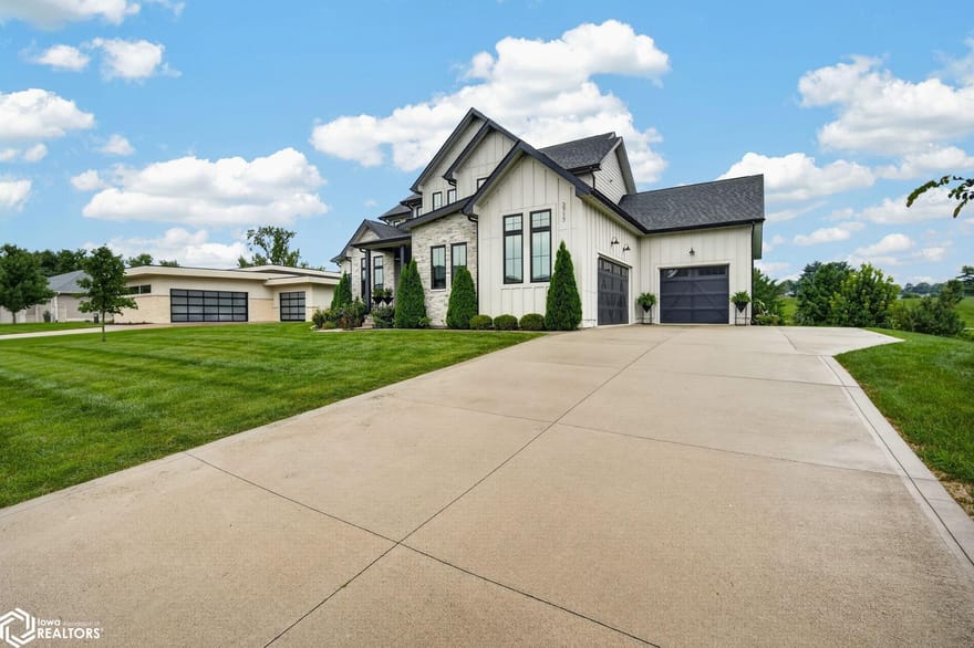3717 Autumn Sage Circle, Norwalk, Iowa