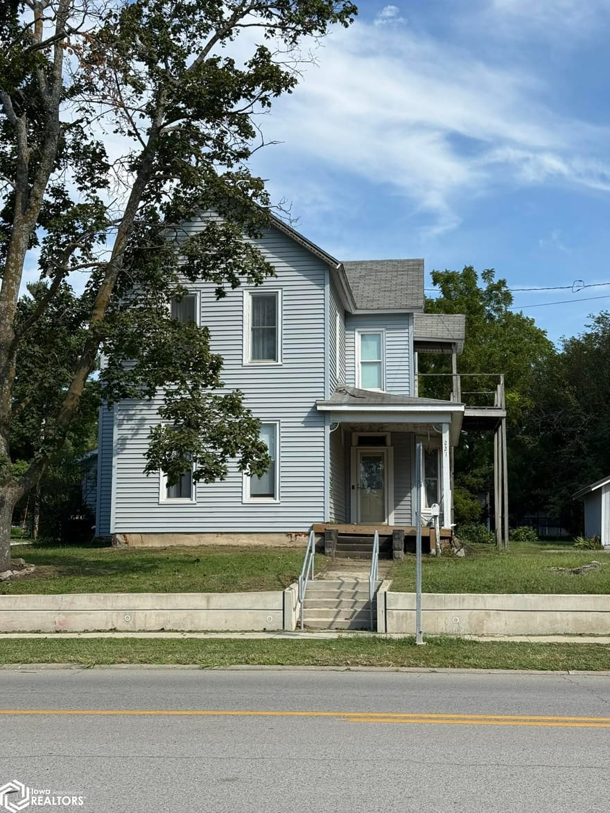 221 E Mclane Street, Osceola, Iowa