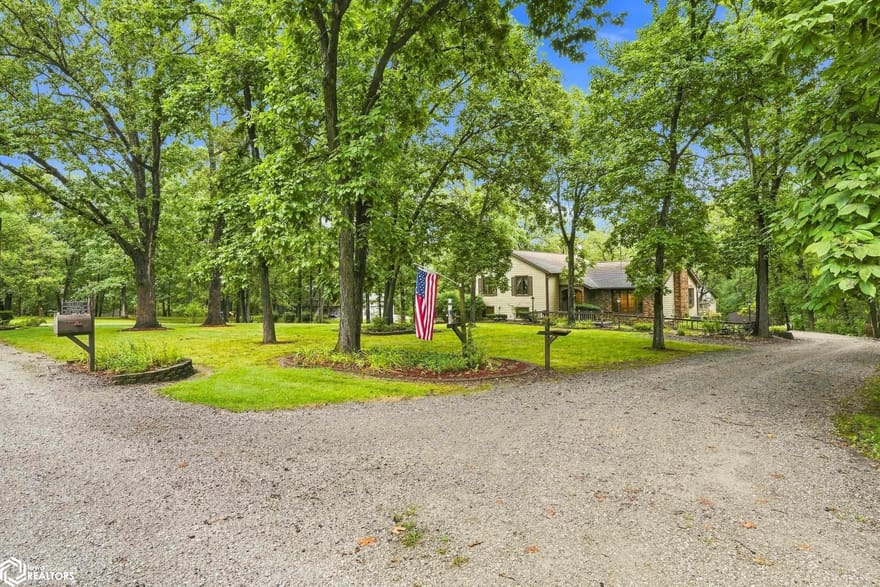 2433 Peach Avenue, Fairfield, Iowa
