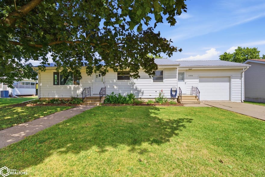 1306 E 2nd Street, Washington, Iowa