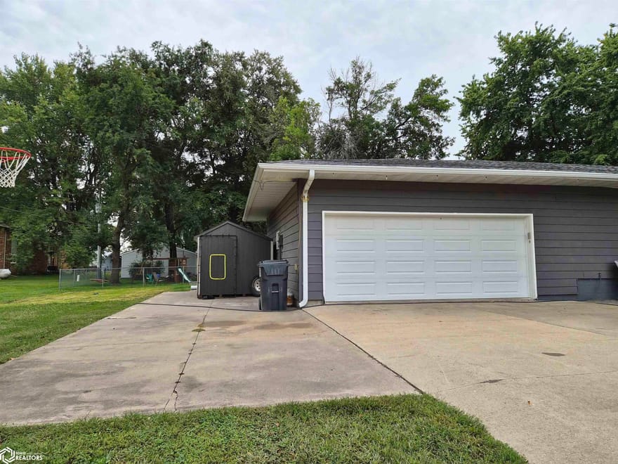 504 E Walnut Street, New Sharon, Iowa