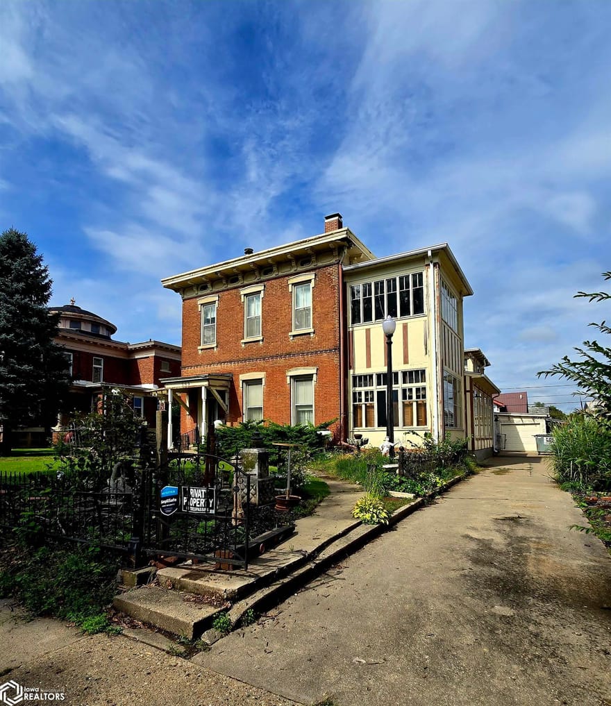 509 High Avenue, Oskaloosa, Iowa