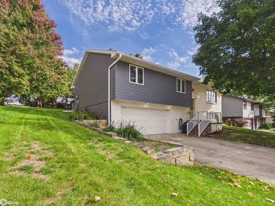 2218 Mcmullin Drive, Oskaloosa, Iowa