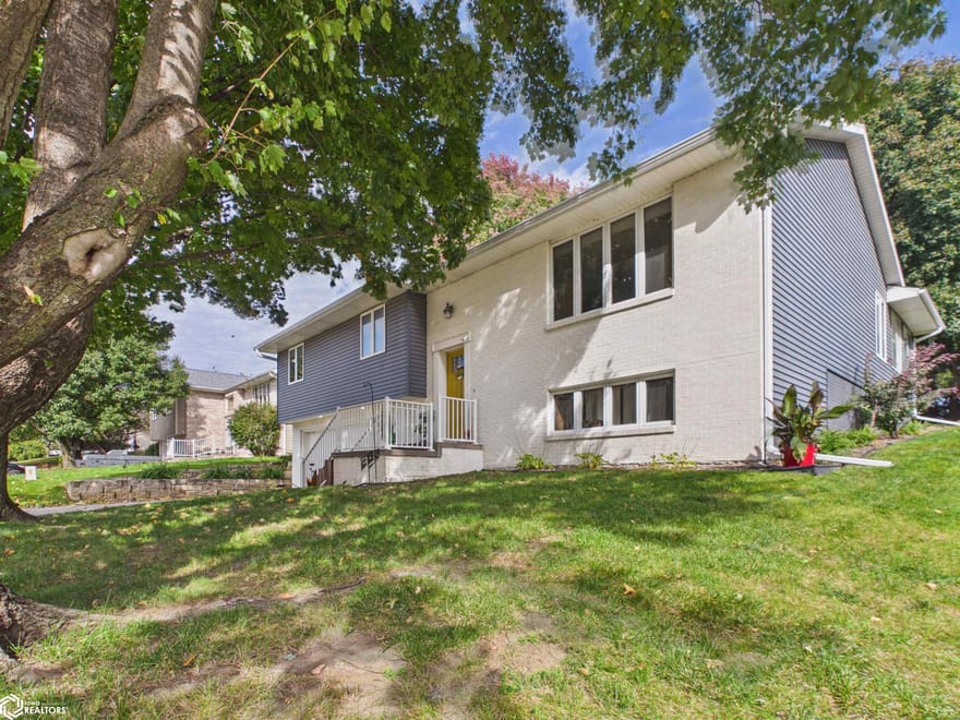 2218 Mcmullin Drive, Oskaloosa, Iowa