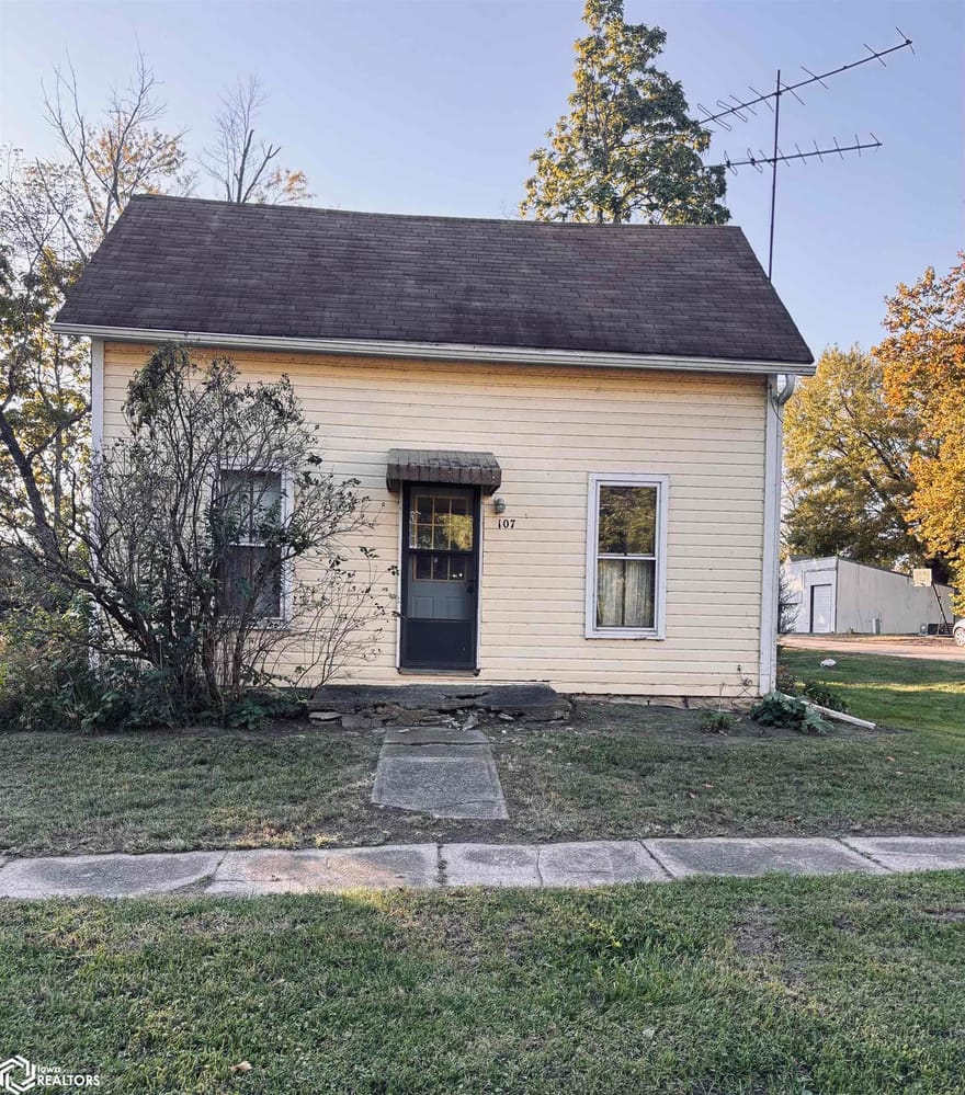 107 Madison Street, Bonaparte, Iowa