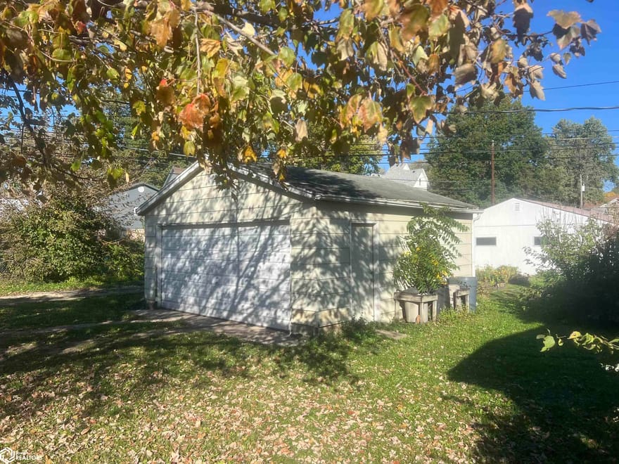 709 N B Street, Oskaloosa, Iowa