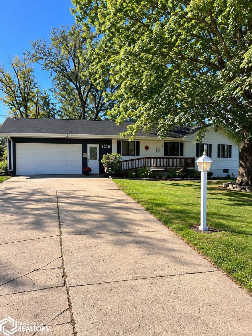 1219 N 12th Street, Chariton, Iowa