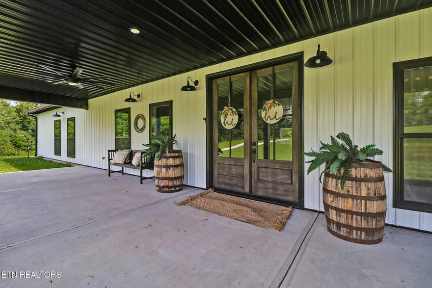 2175 N Lick Creek Rd, Byrdstown, Tennessee