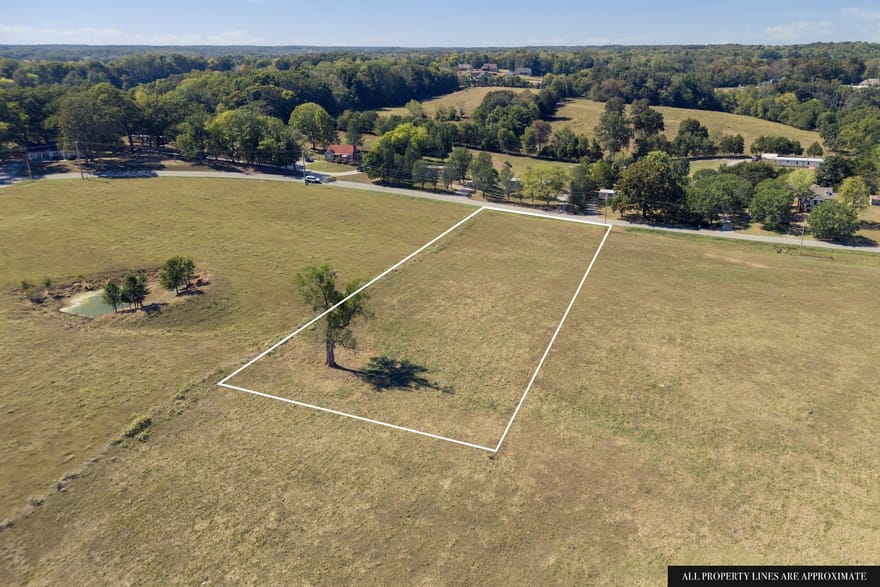 1999 Rock Church Rd, Charlotte, Tennessee