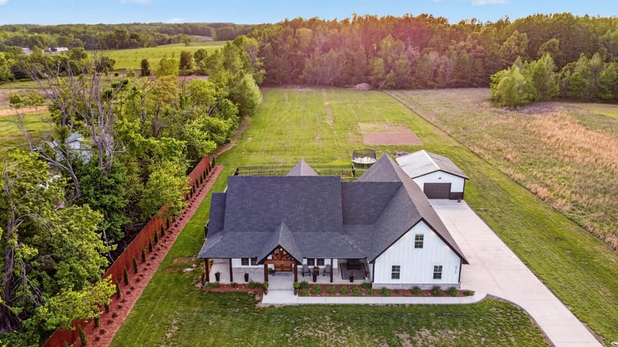 879 Mount Vernon Rd, Bethpage, Tennessee