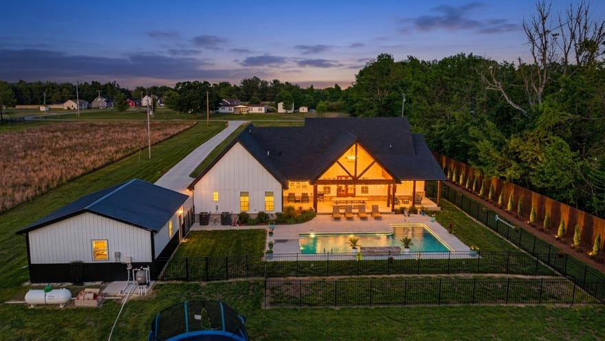 879 Mount Vernon Rd, Bethpage, Tennessee