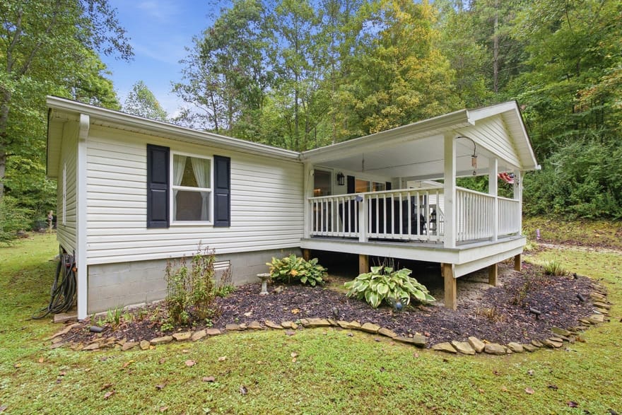 5564 Right Fork Of Maces Creek Road, Viper, Kentucky