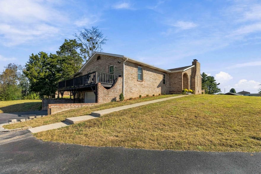 2270 Oak Hill Road, Somerset, Kentucky