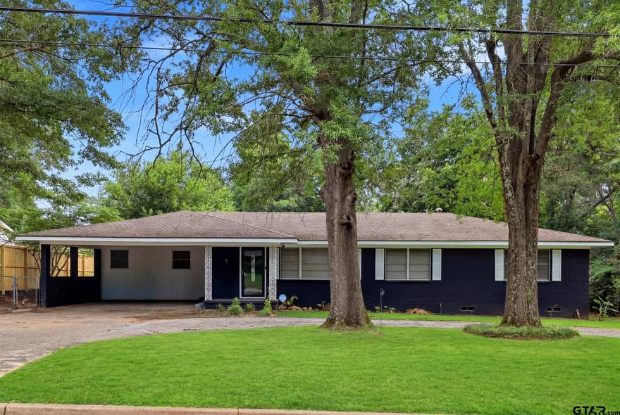210 E Center St, White Oak, Texas