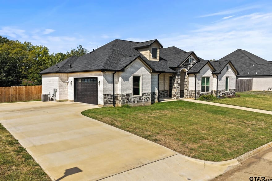 2705 Stone Briar, Mt Pleasant, Texas