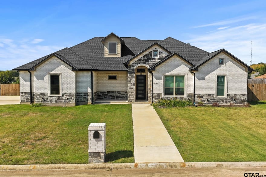 2705 Stone Briar, Mt Pleasant, Texas
