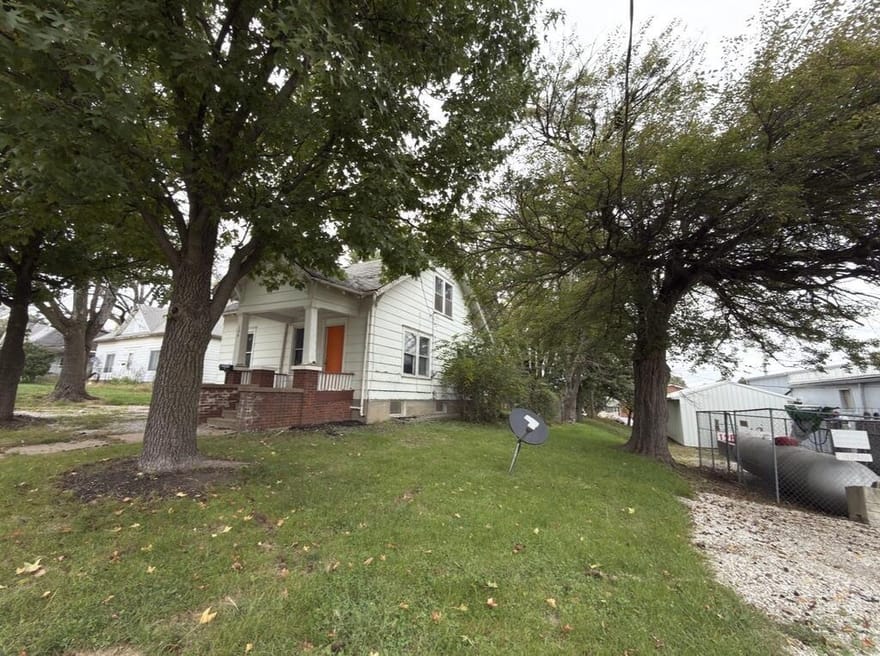 104 W Lafayette, Edina, Missouri
