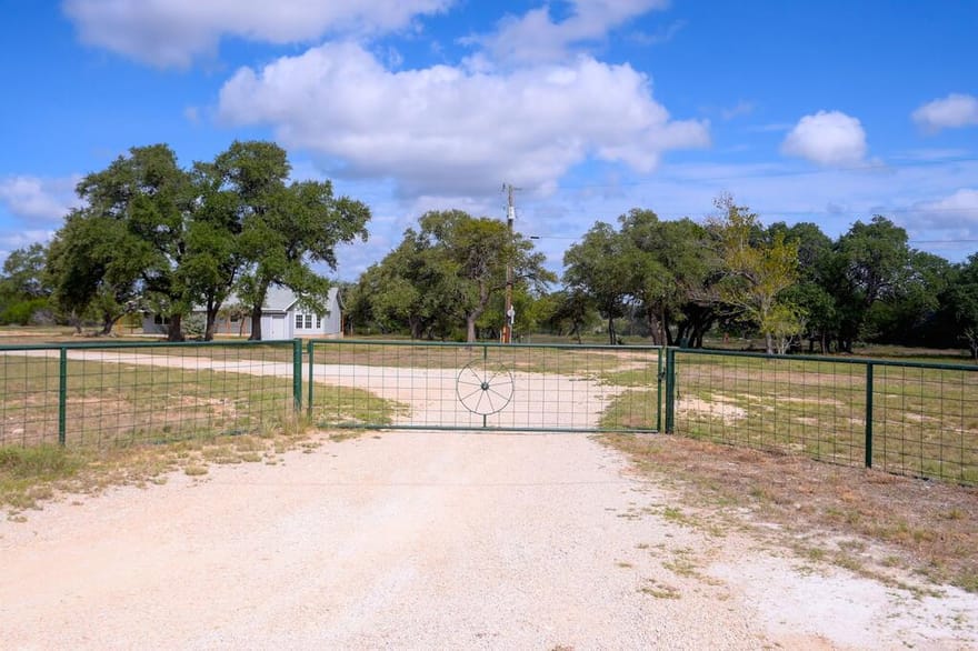 725 Lonesome Loop, Blanco, Texas