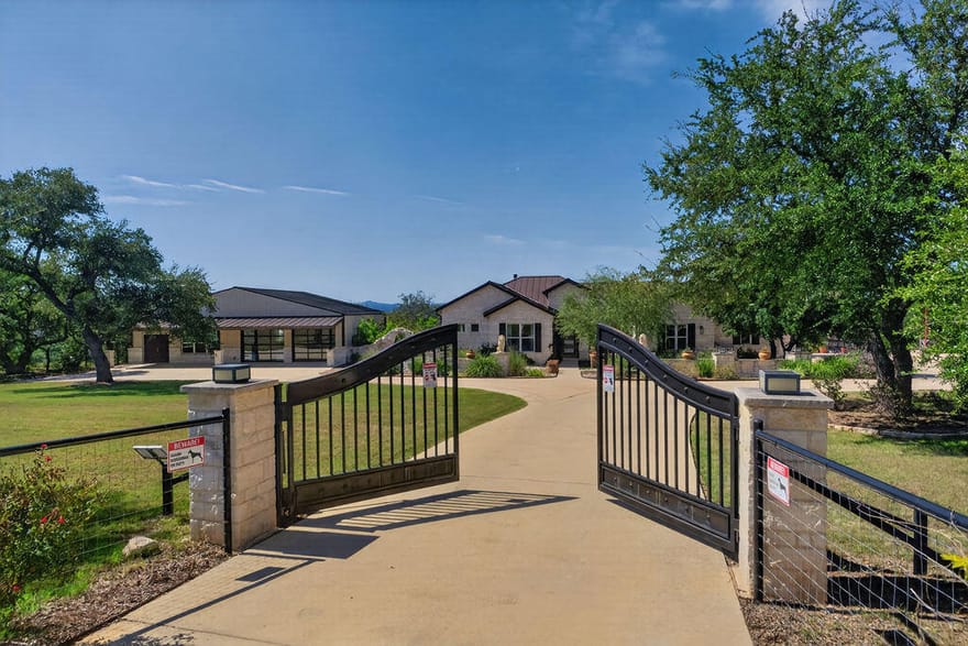 13 Greco Bend, Sisterdale, Texas