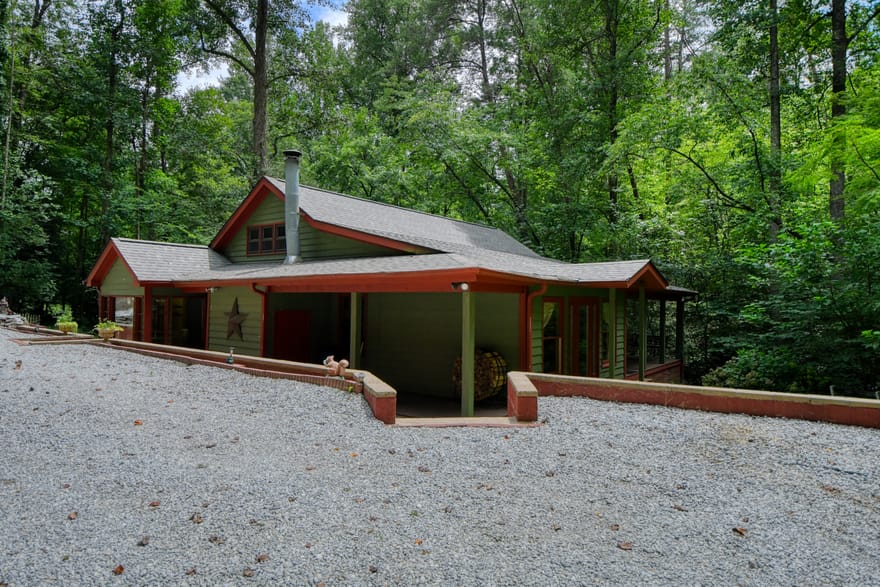 31 Creekside Lane, Clayton, Georgia