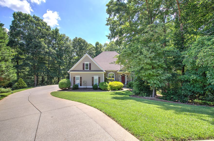 302 Waterfall Court, Canton, Georgia