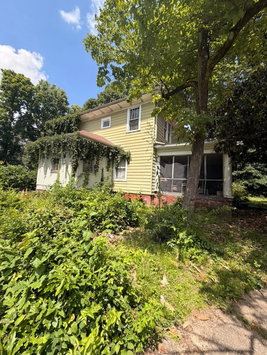 2710 Memorial Drive SE, Atlanta, Georgia