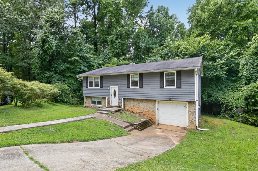 6108 Cherokee Valley Way, Lithonia, Georgia