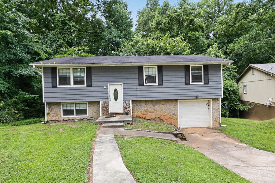 6108 Cherokee Valley Way, Lithonia, Georgia