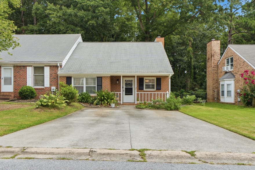 320 Williamsburg Way, Fayetteville, Georgia