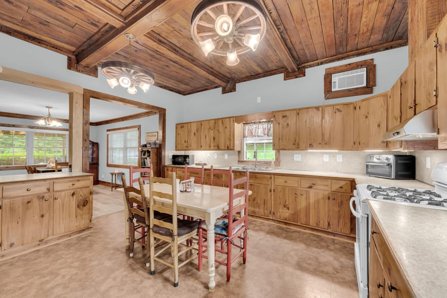 2657 Wolf Pit, Eastanollee, Georgia