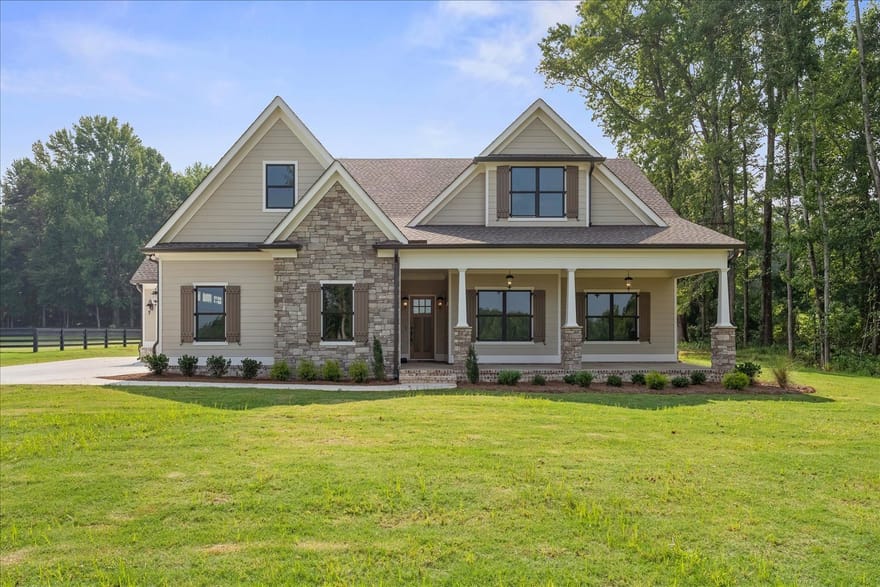 947 Lake Varner Drive, Covington, Georgia