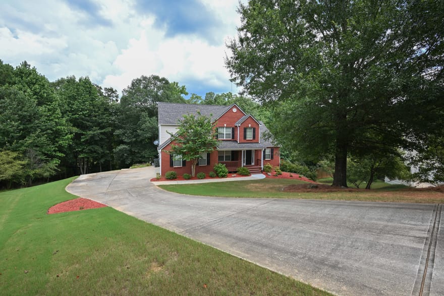 529 Plantation Creek Drive, Loganville, Georgia