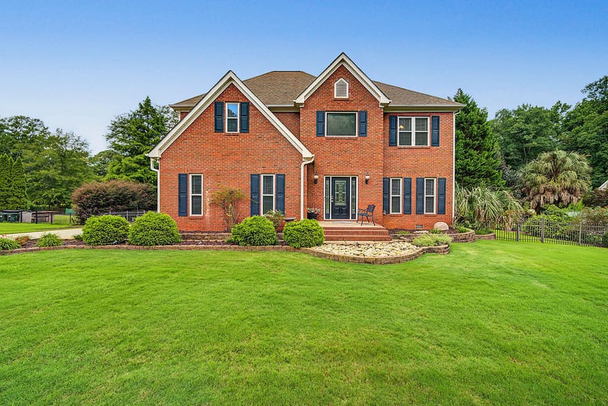 140 Farr Lake Drive, Tyrone, Georgia