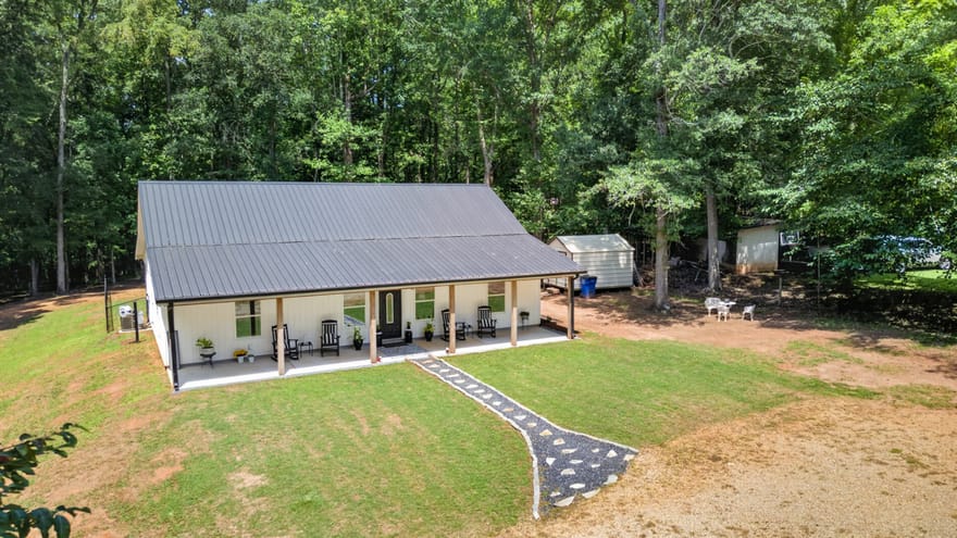 206 Lake Oglethorpe Drive, Arnoldsville, Georgia
