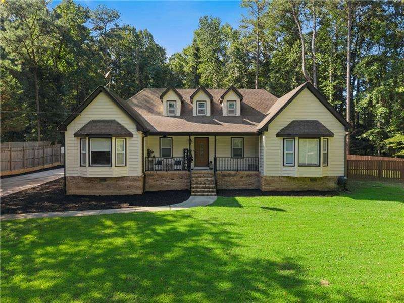 3525 Rock Falls Drive, Snellville, Georgia