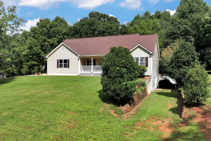 817 Bluejay Way, Winder, Georgia