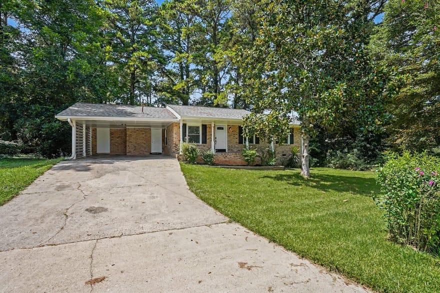 5893 Ronnie Drive, Rex, Georgia
