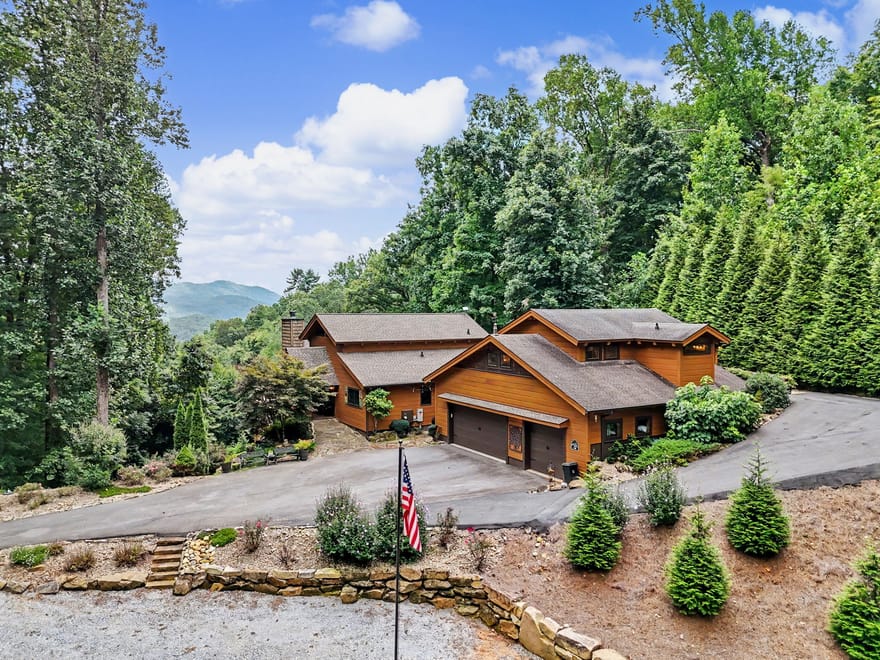 557 Fox Trot Road, Clayton, Georgia