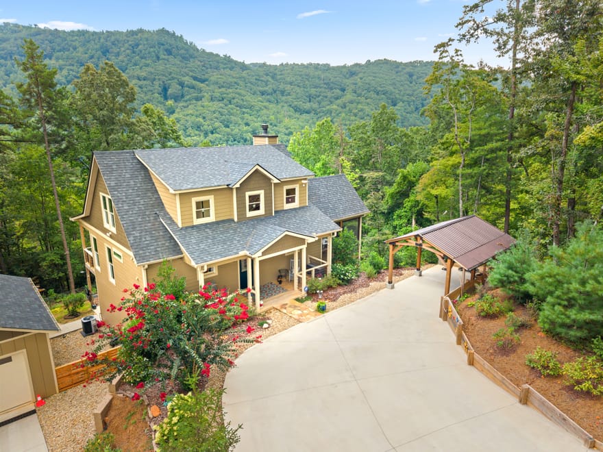 33 Jim Mccrackin Road, Clayton, Georgia
