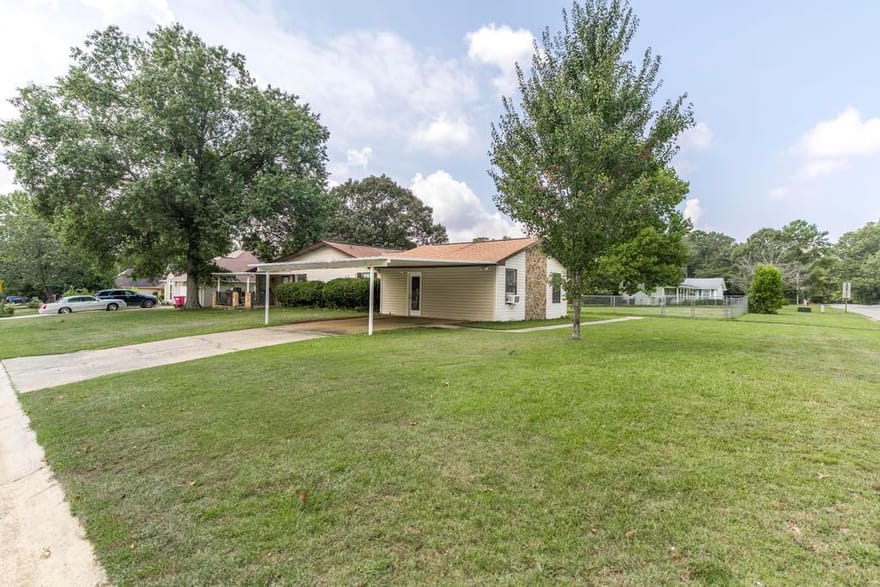 211 Hickory Glen, Centerville, Georgia