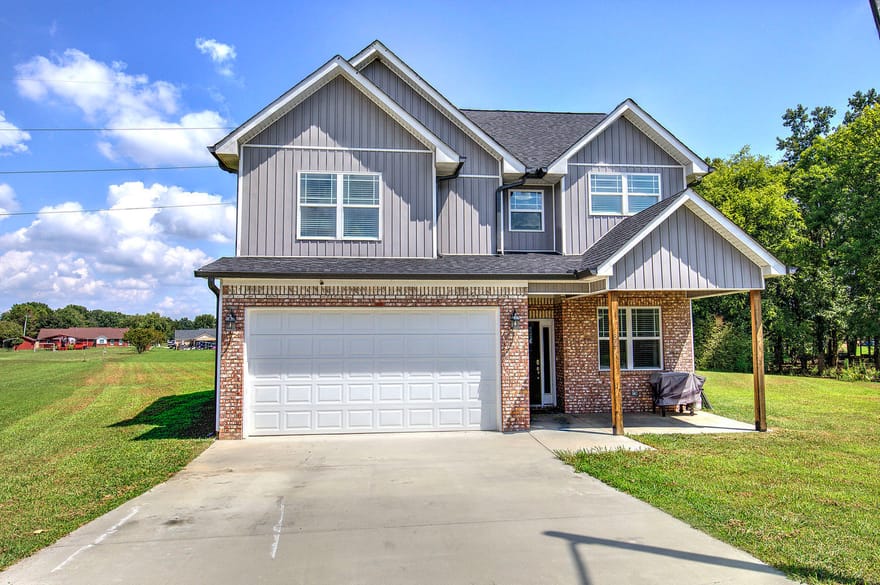 327 Larkspur Drive SW, Calhoun, Georgia