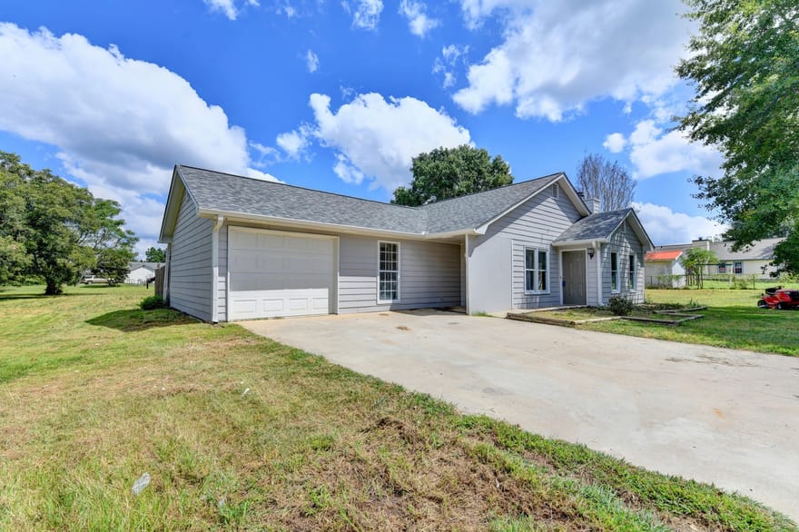 2725 Milton Bryan Drive, Loganville, Georgia