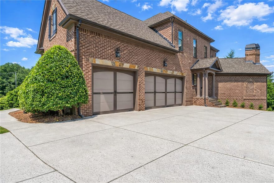2792 Springbluff Lane, Buford, Georgia